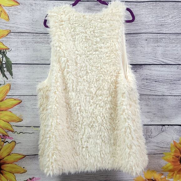Self Esteem White Fuzzy Vest Women's Size 2X - Picture 5 of 5